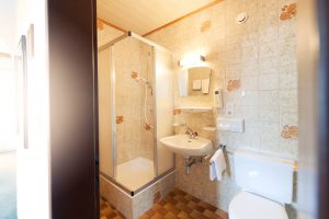 Badezimmer vom Steuxner Hotel Neustift Stubaital